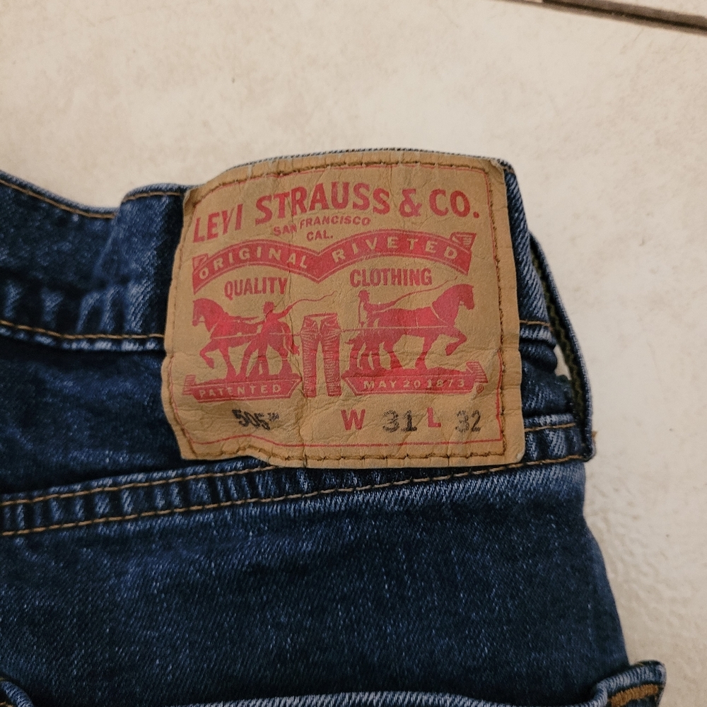 Hard to find Levi's 505 men's jeans